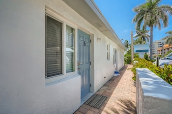 singer island inn
