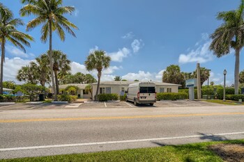 singer island inn