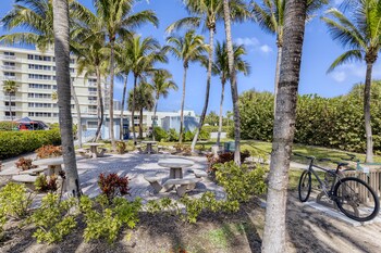 singer island inn