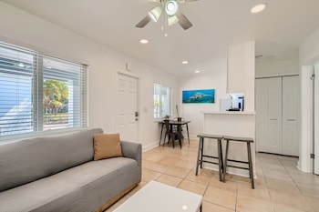 Singer Island Inn,,4 star