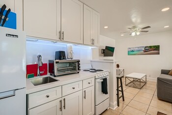 Singer Island Inn,,4 star