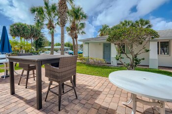 singer island inn