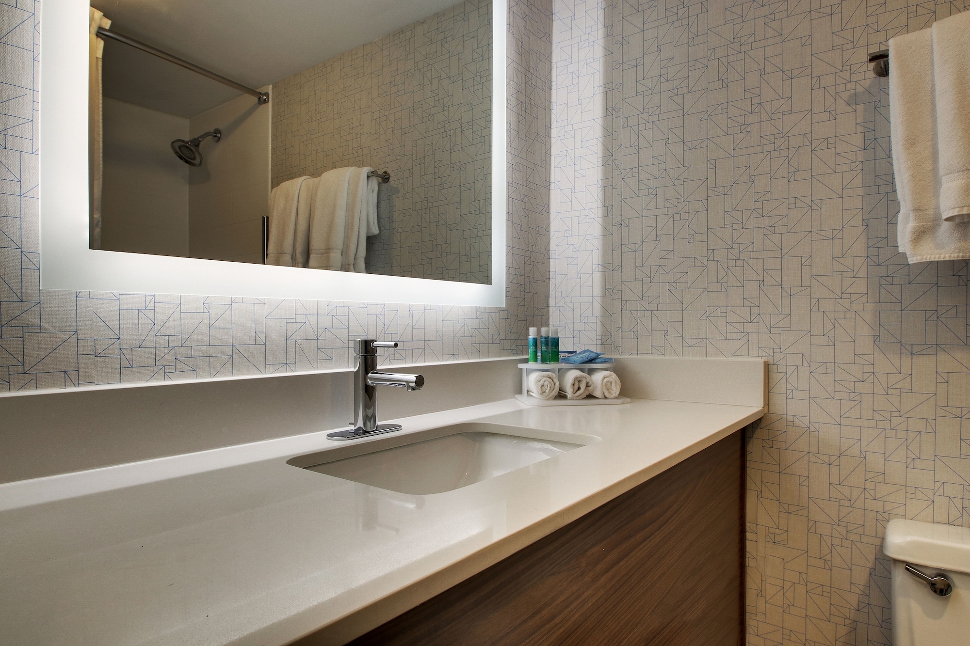 holiday inn express and suites wapakoneta by ihg