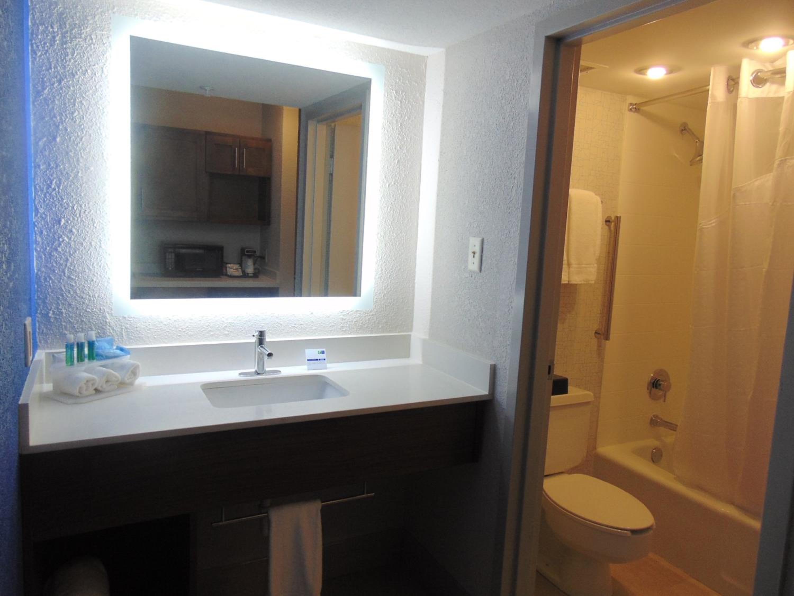 holiday inn express and suites wapakoneta by ihg