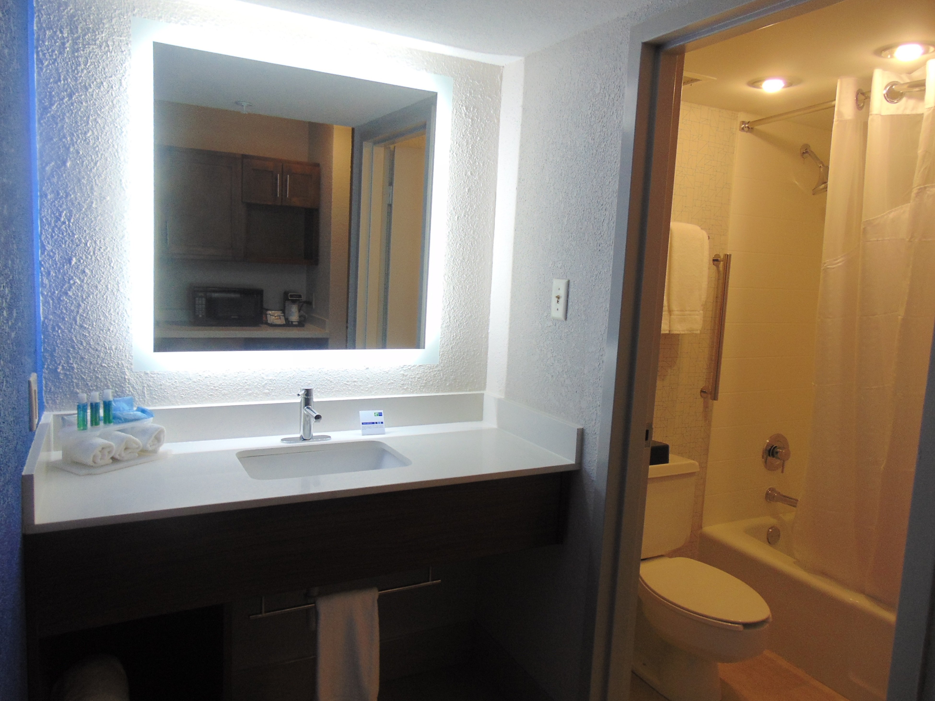 holiday inn express and suites wapakoneta by ihg