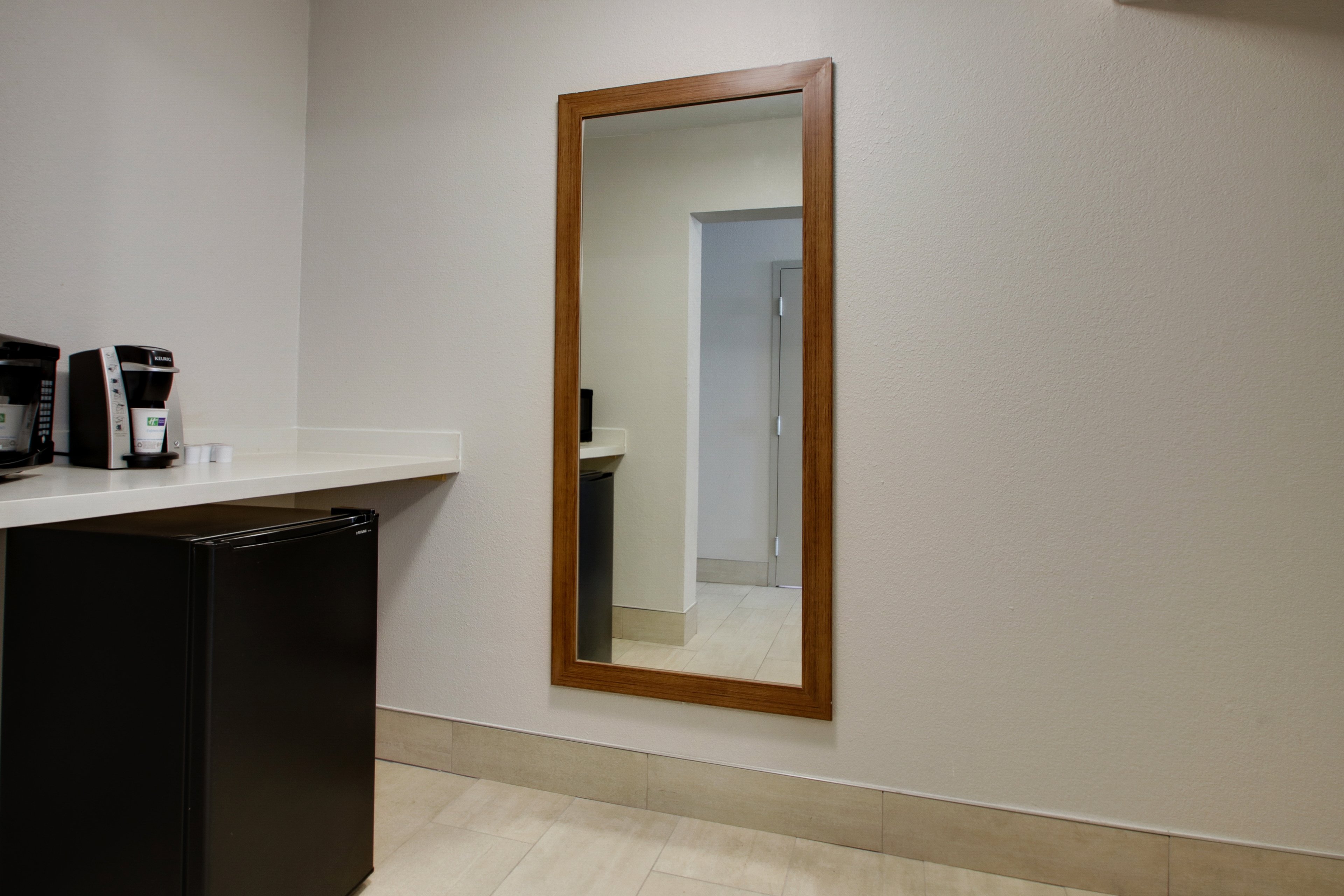 holiday inn express and suites wapakoneta by ihg