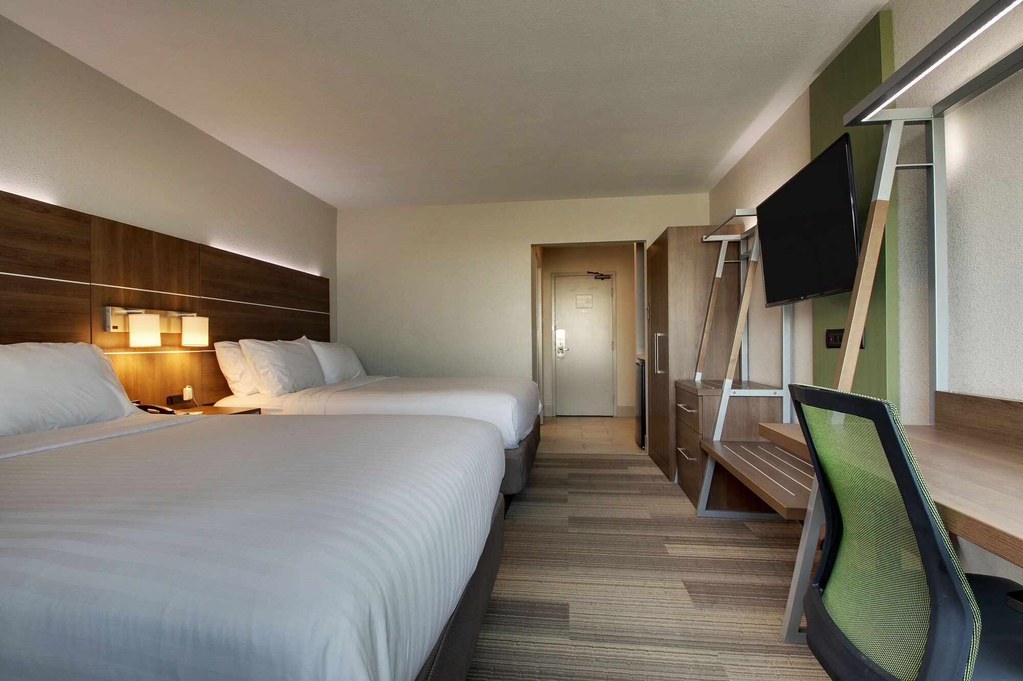 holiday inn express and suites wapakoneta by ihg