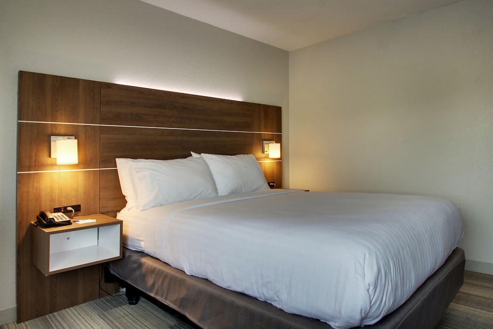 holiday inn express and suites wapakoneta by ihg