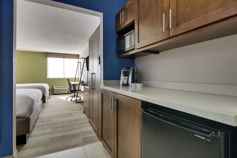 holiday inn express and suites wapakoneta by ihg