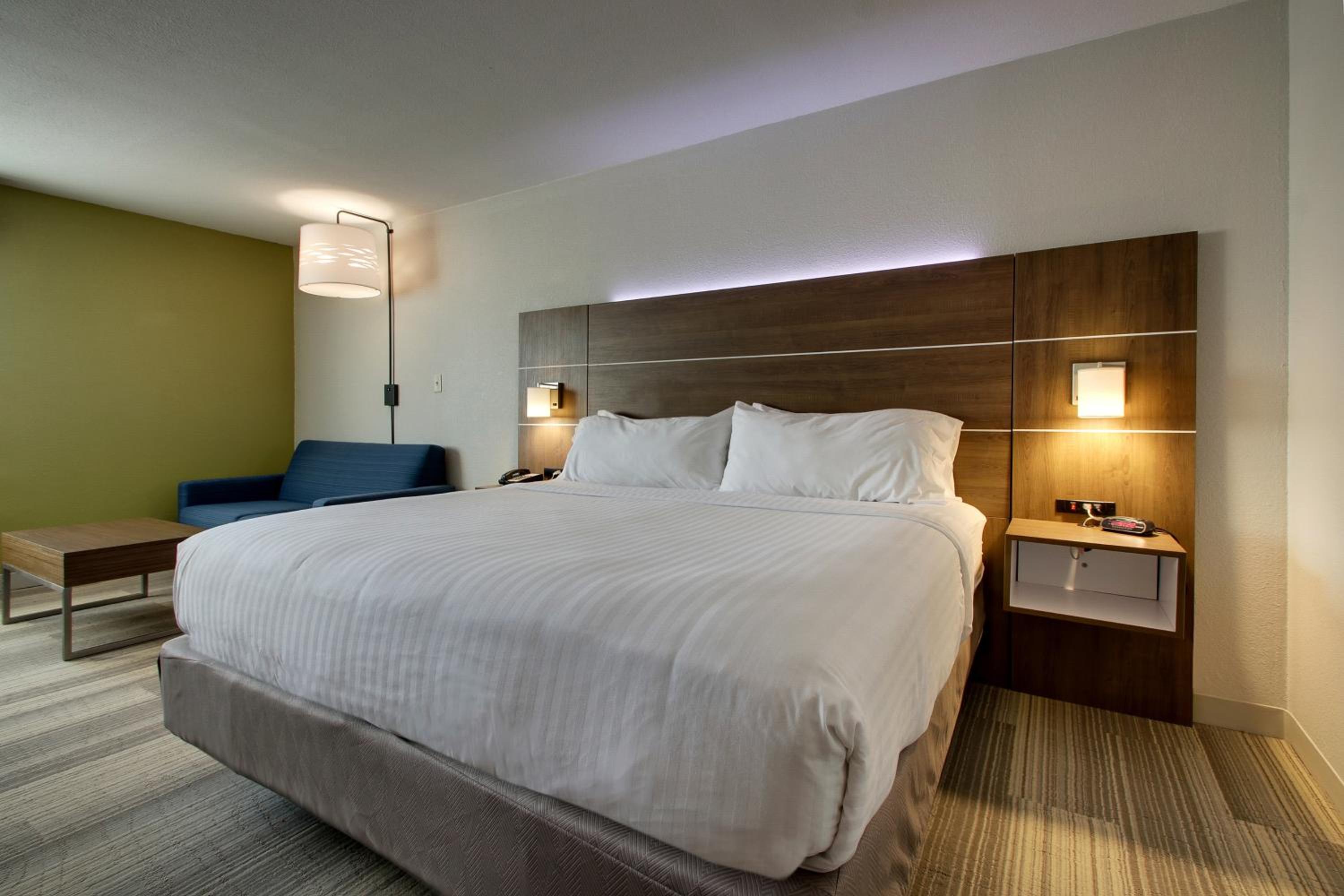 holiday inn express and suites wapakoneta by ihg