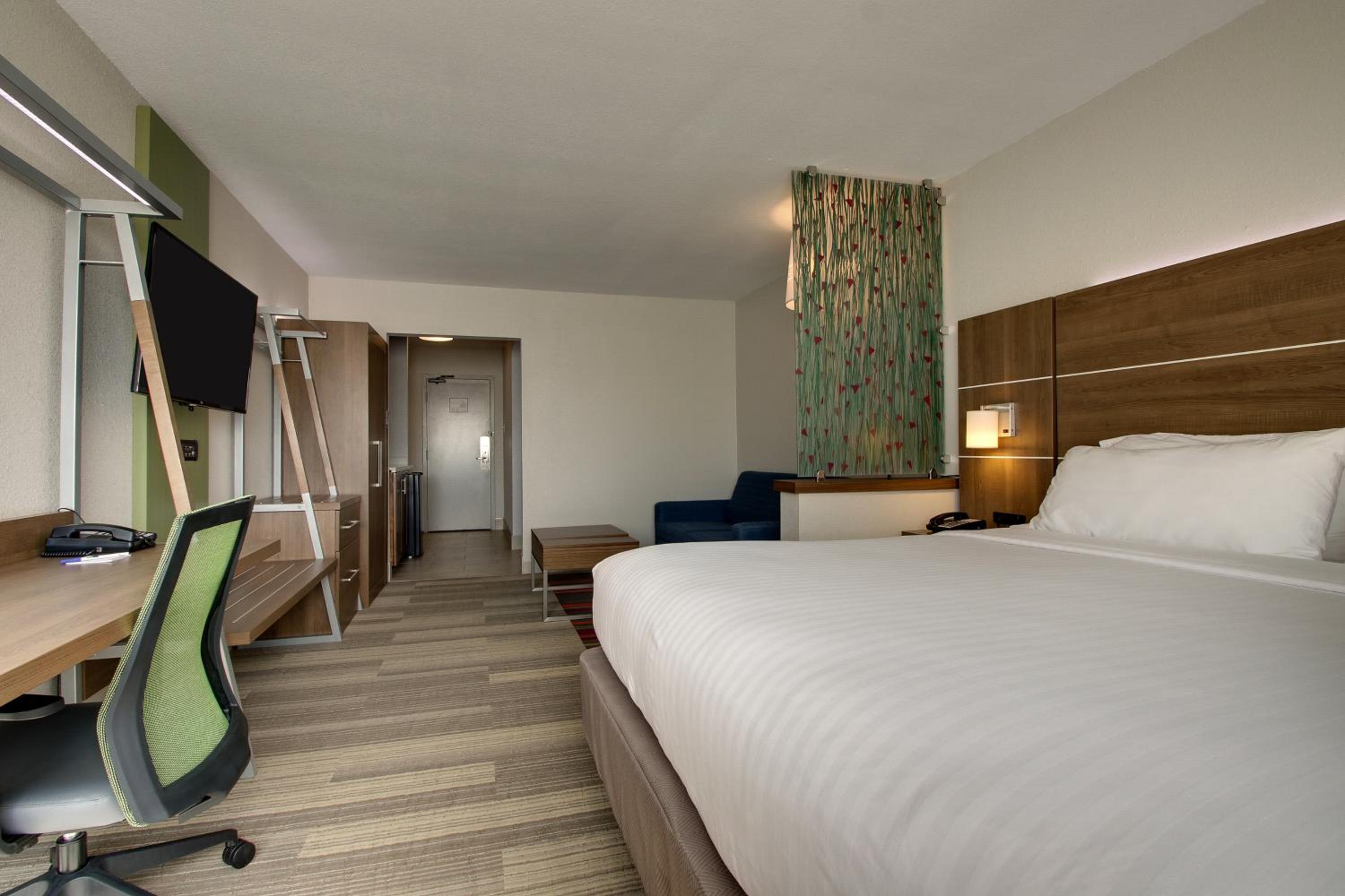 holiday inn express and suites wapakoneta by ihg
