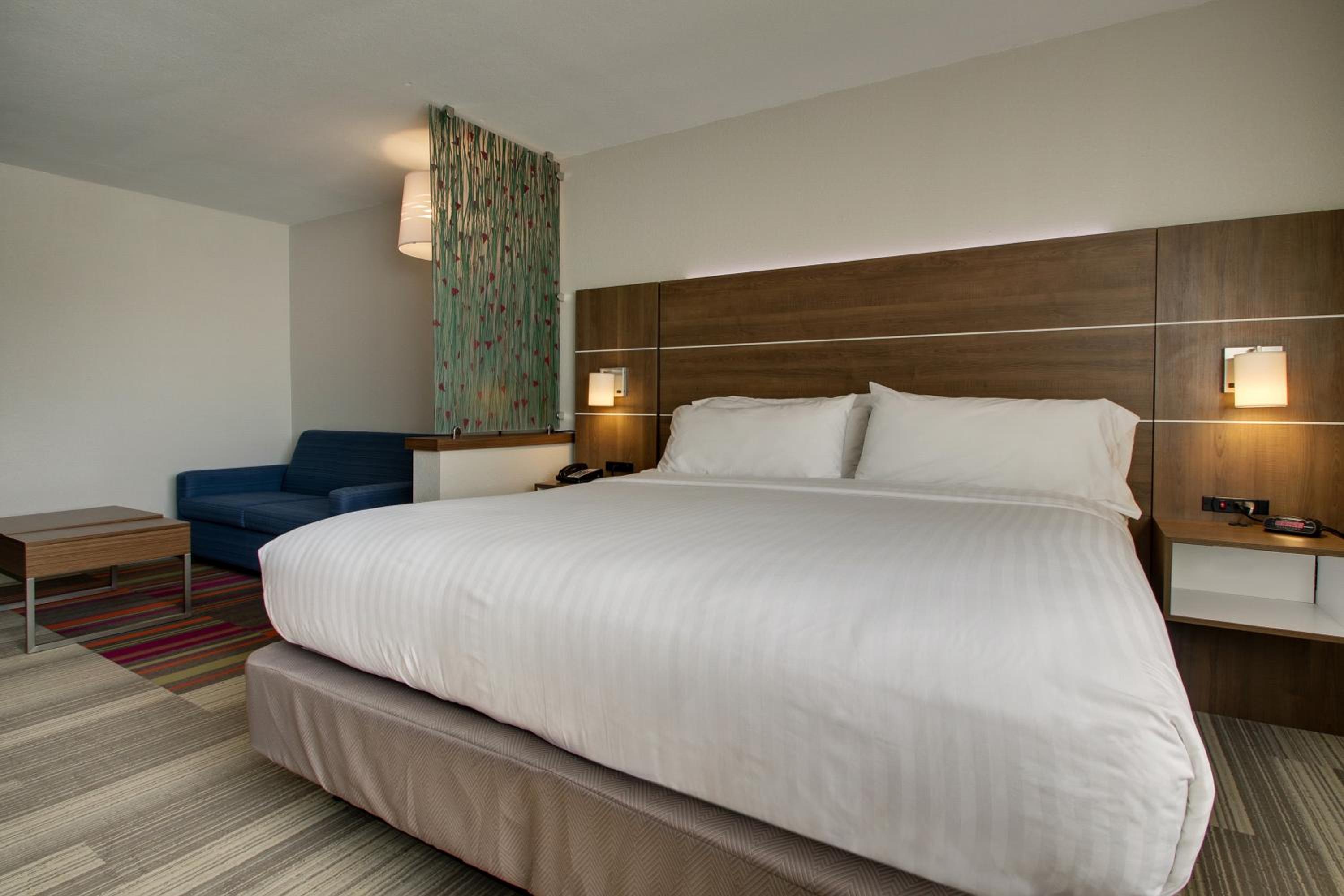 holiday inn express and suites wapakoneta by ihg