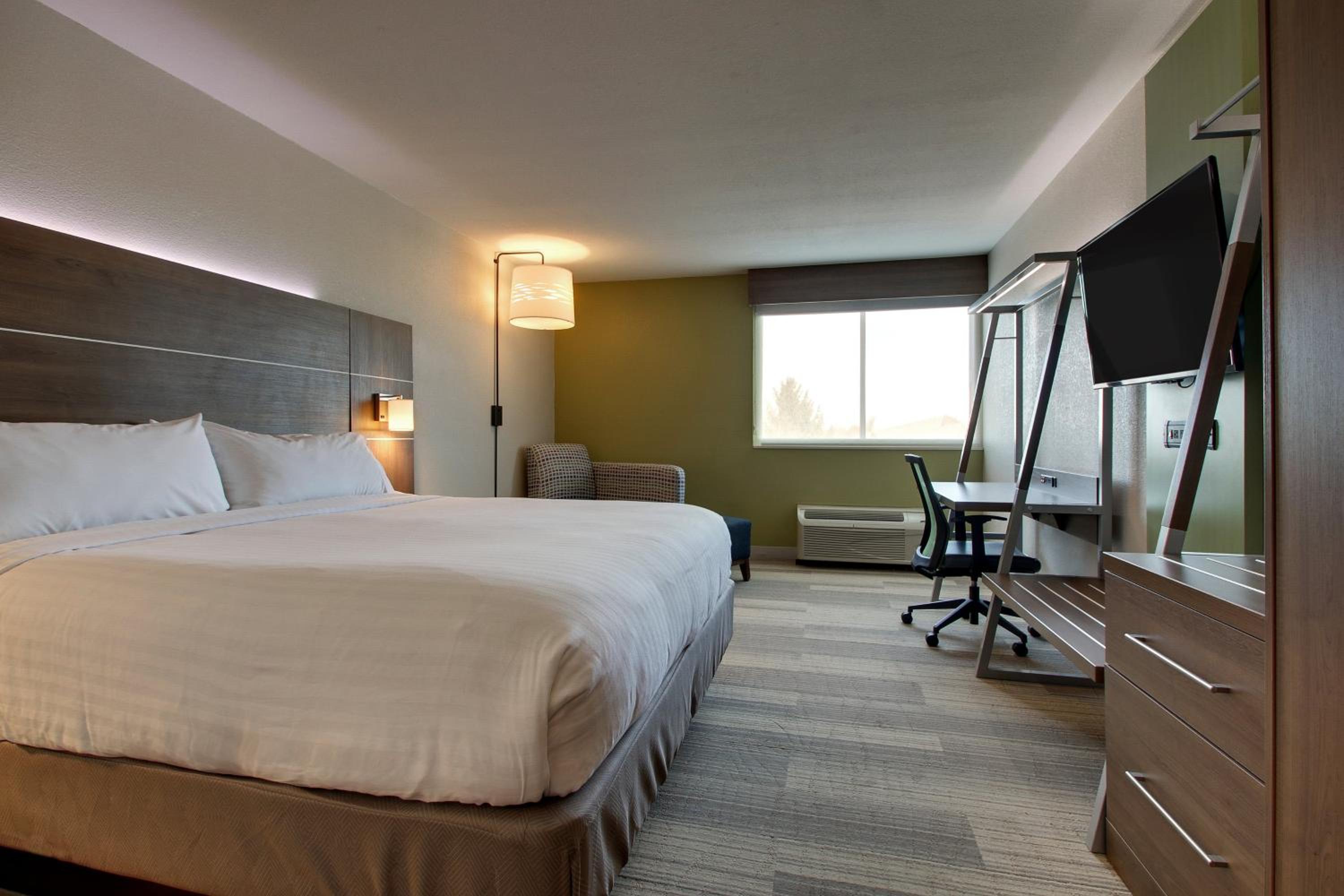 holiday inn express and suites wapakoneta by ihg