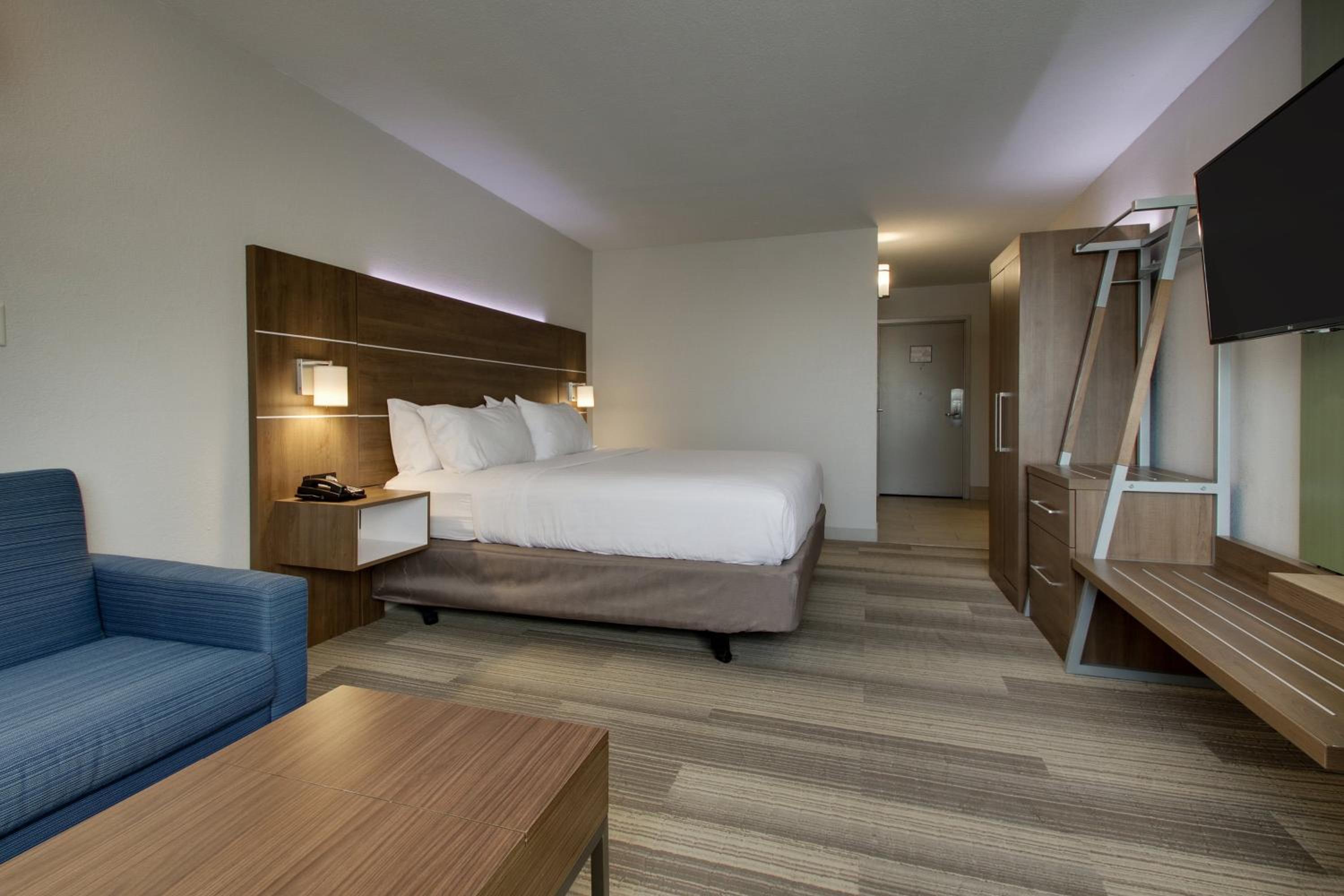 holiday inn express and suites wapakoneta by ihg