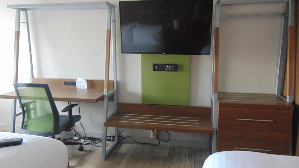 holiday inn express and suites wapakoneta by ihg