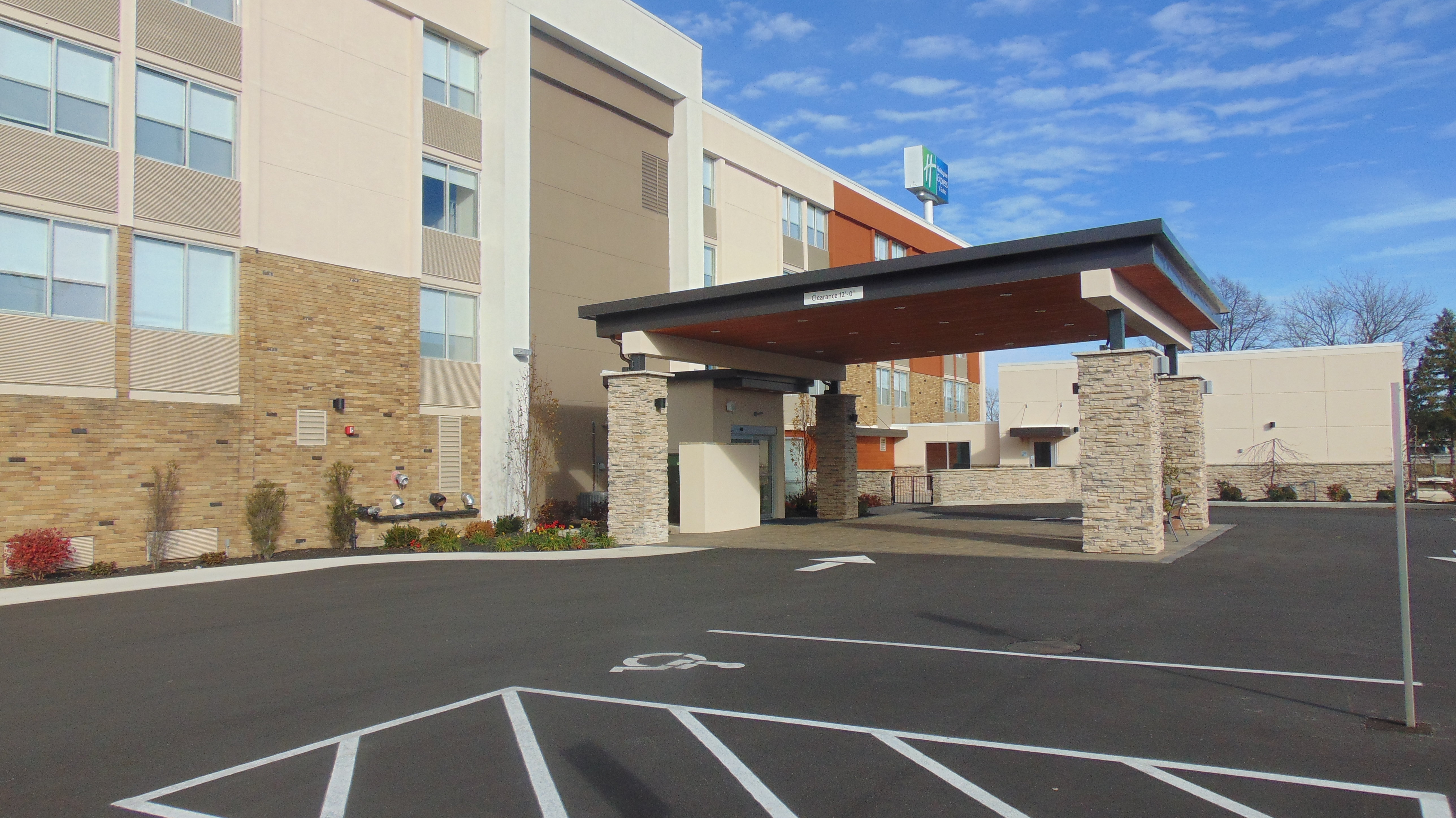 holiday inn express and suites wapakoneta by ihg