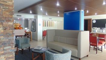 holiday inn express and suites wapakoneta by ihg