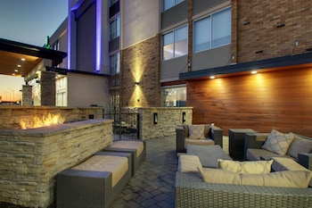 holiday inn express and suites wapakoneta by ihg