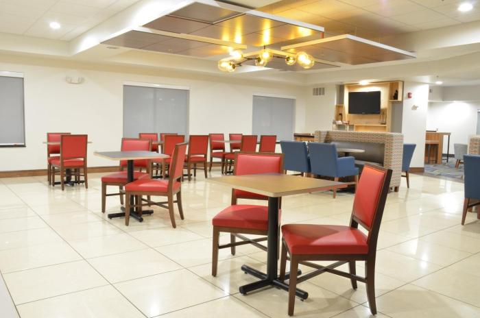 holiday inn express waterloo cedar falls by ihg