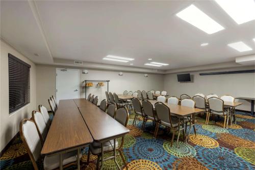 best western watertown inn and suites