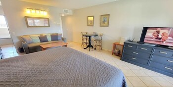 Landfall 22 1 Bedroom Home By Redawning,6403 Padre Boulevard,3 star