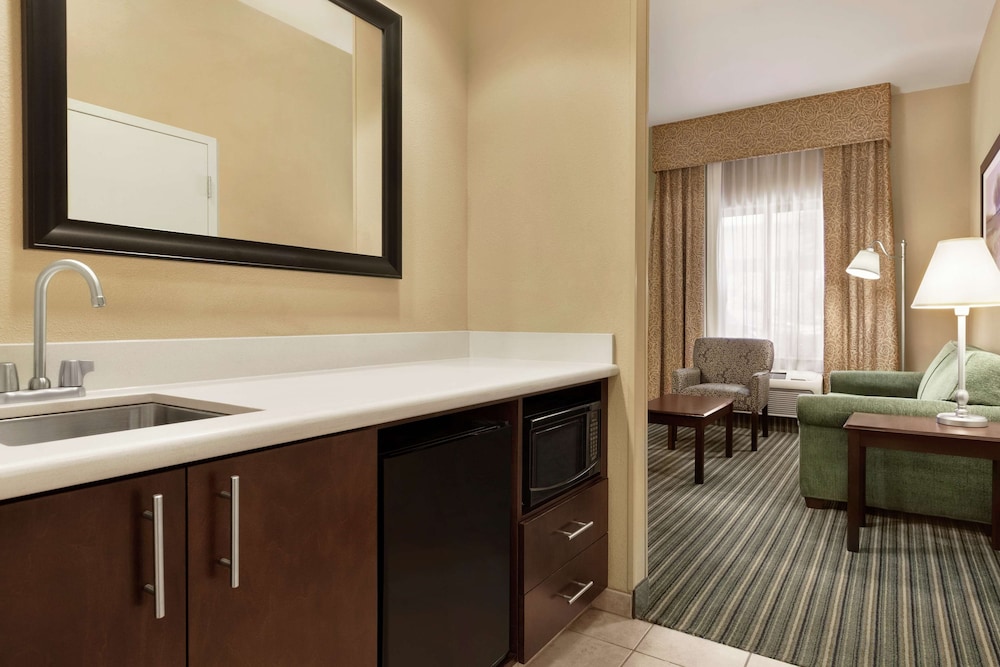 hampton inn and suites west sacramento