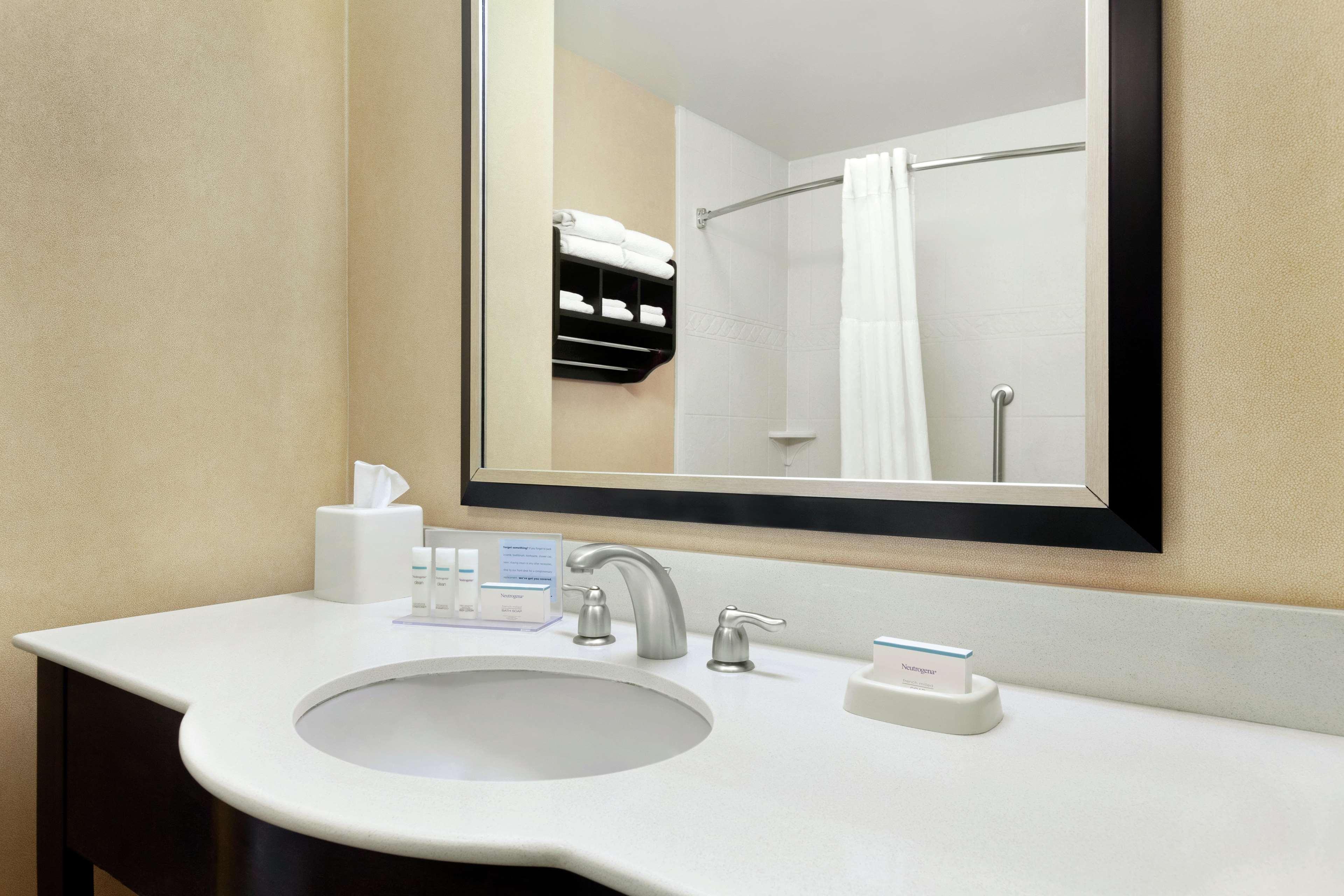 hampton inn and suites west sacramento