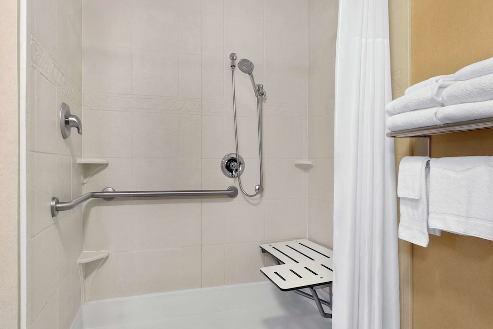 hampton inn and suites west sacramento