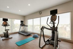 holiday inn express west sacramento by ihg