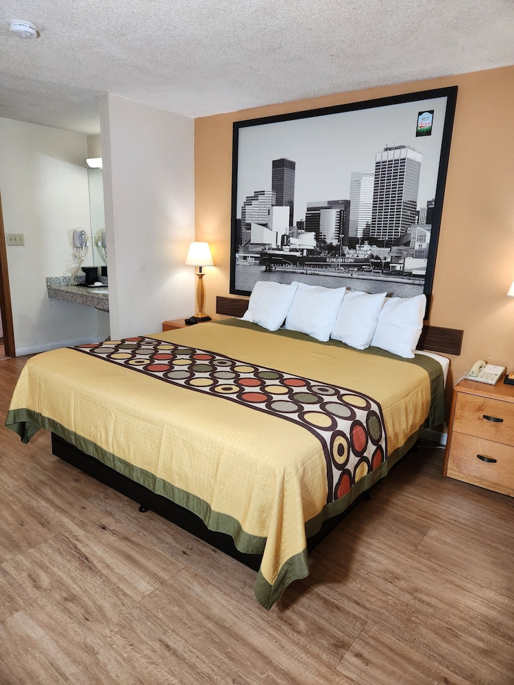 super 8 westlake cleveland