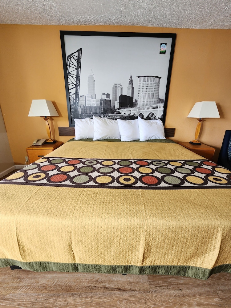 super 8 westlake cleveland