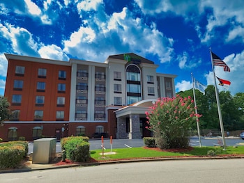 Holiday Inn Express & Suites Wilson-Downtown By Ihg,Rocky Mount>>Lucama,3 star