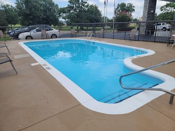 Holiday Inn Express & Suites Wilson-Downtown By Ihg,Rocky Mount>>Lucama,3 star