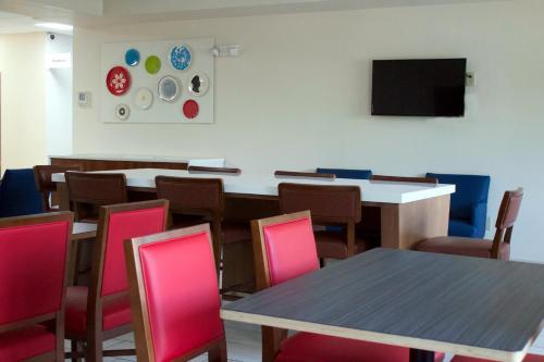 holiday inn express and suites wilson downtown by ihg