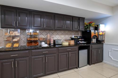 red roof inn and suites wilson