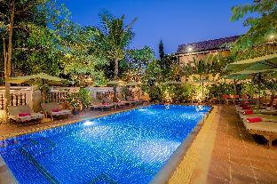 reveal courtyard in reveal angkor