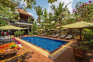 reveal courtyard in reveal angkor