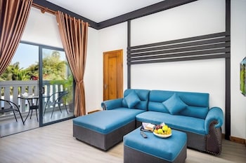 reveal courtyard in reveal angkor