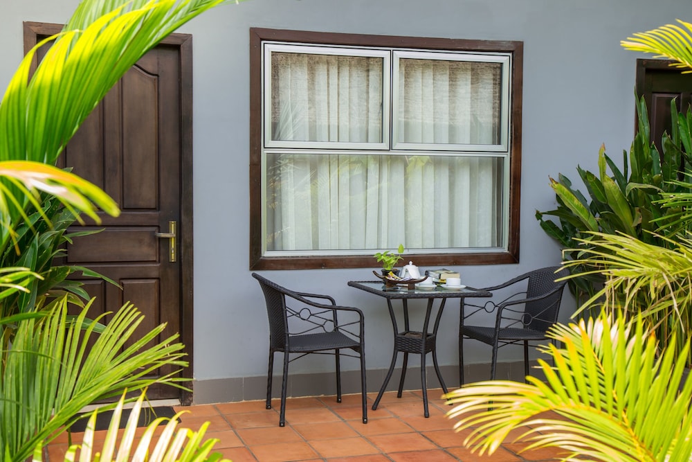 reveal courtyard in reveal angkor