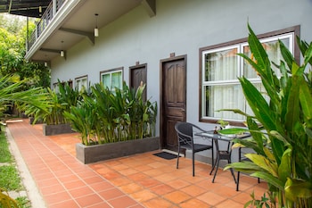 reveal courtyard in reveal angkor