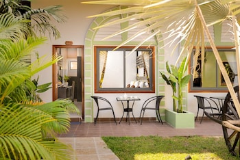 reveal courtyard in reveal angkor