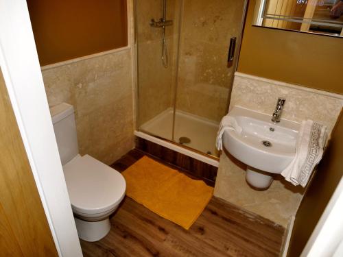 ultra deluxe versace apartment near sheffield