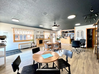 Hansen Inn And Cabins,114 4Th Ave,2 star