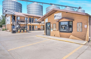 Hansen Inn And Cabins,114 4Th Ave,2 star