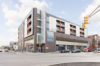 cozysuites at bottleworks district