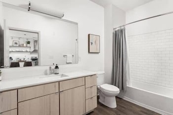 cozysuites at bottleworks district