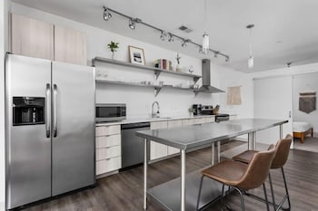cozysuites at bottleworks district