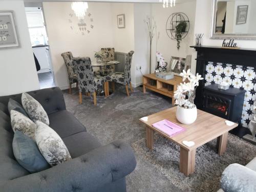 Stunning 2-Bed House In Macclesfield Cheshire,,2 star