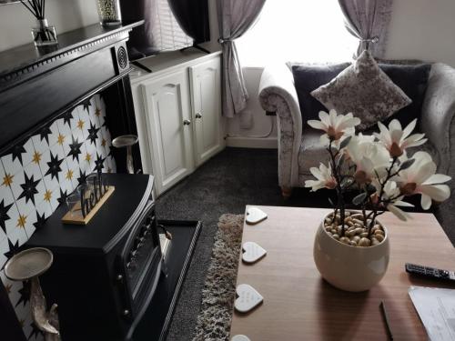 Stunning 2-Bed House In Macclesfield Cheshire,,2 star