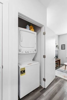 Cozysuites At East Washington,,3 star